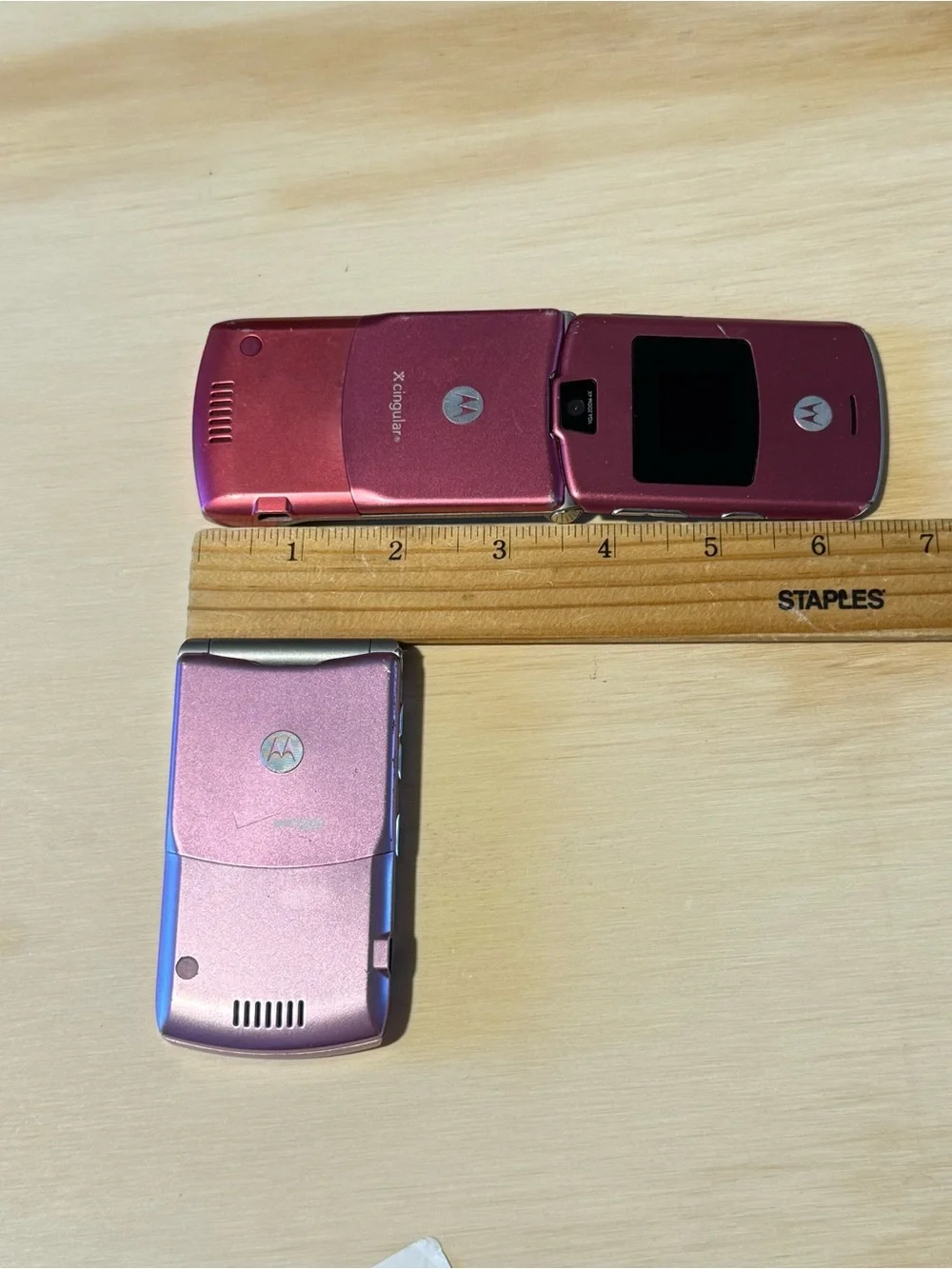 2-Motorola RAZR V3/M Pink/Hot-Pink Flip Cell Phones Turns On UNTESTED-No Charg!